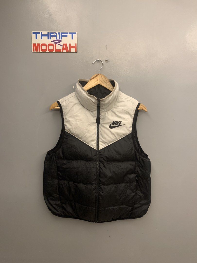 NIKE REVERSIBLE PUPPER VEST (Category: Vests) located in Cavite. Submitted by thrift2moolah (Listing ID 1469716388, Image 1). Description: NIKE REVERSIBLE PUPPER VEST Size M 20/23 Excellent condition minimal scratch only 850 plus sf.