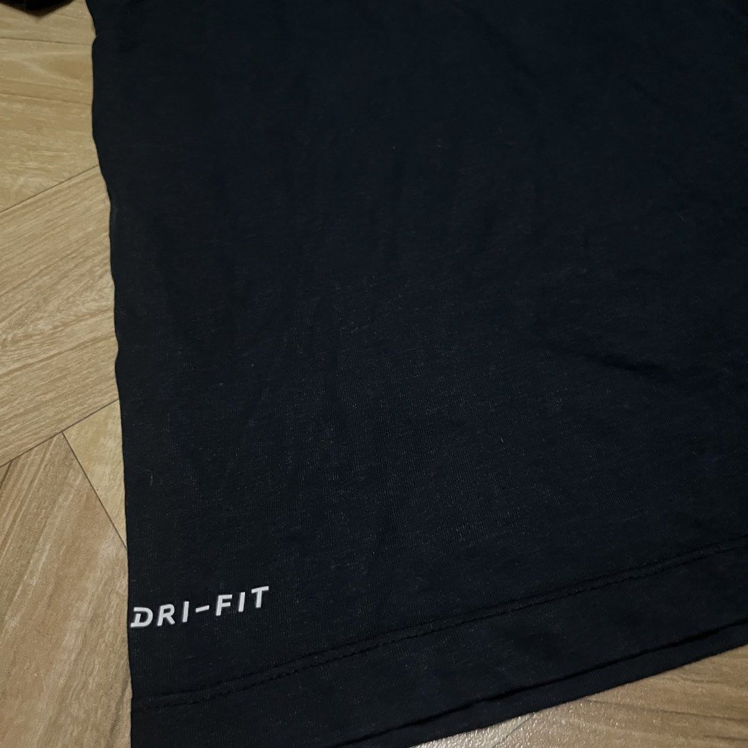 Nike Running Shirt (Category: Activewear) located in Cavite. Submitted by sacmaestro444 (Listing ID 1469689490, Image 3). Description: small on tag fit up to med excellent condition no flaws.