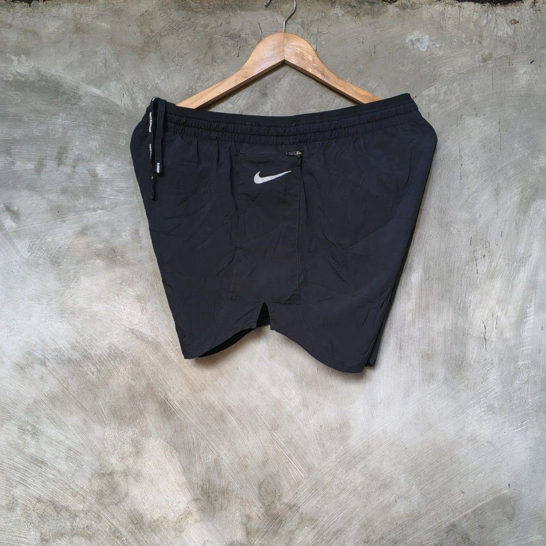 NIKE RUNNING SHORT (Category: Shorts) located in Polomolok. Submitted by cjramada (Listing ID 1469615458, Image 2). Description: NIKE RUNNING SHORT ‎ ‎Excellent Condition ‎Size - Large ‎Waistline - 31-33 Length - 14 ‎Color Rate - 9.8/10 ‎No Issues 💯 ‎Reflectorize Logo ‎ ‎₱549+SF📩.