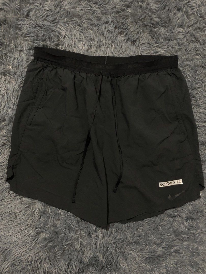 Nike Running Short (Category: Shorts) located in Manila. Submitted by raremountain00 (Listing ID 1469751116, Image 3). Description: Authentic Excellent condition Issue check last picture.