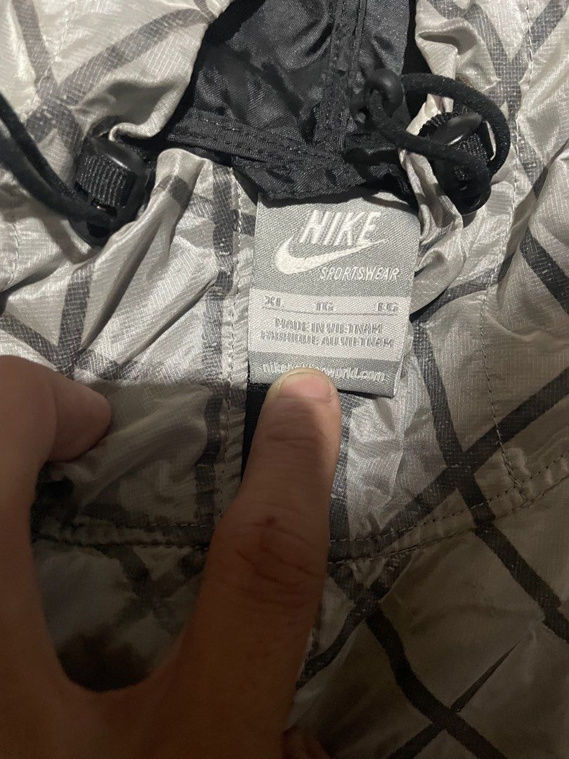 Nike Running Windbreaker Jacket (Category: Activewear) located in Mandaluyong City. Submitted by _yuujjj (Listing ID 1469694005, Image 3). Description: NIKE RUNNING WINDBREAKER JACKET SIZE – XL WIDTH – 23 LENGTH - 27 PRICE: 350.