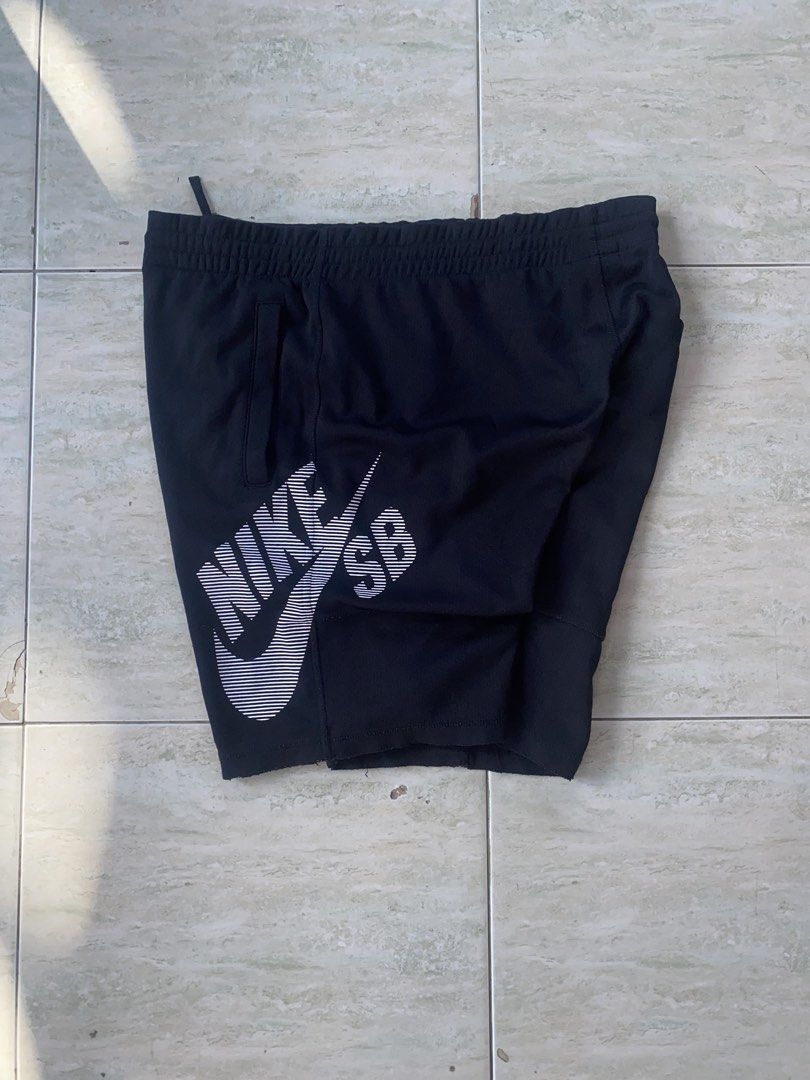 NIKE SB SHORTS (Category: Shorts) located in Dipolog. Submitted by bryant_thrift (Listing ID 1469583784, Image 1). Description: DIMES WAIST:32-38 LENGHT:20 HEM:13 NO ISSUE FLAWLESS ASNEW CONDITION COMPLETE TAGS AUTHENTIC.