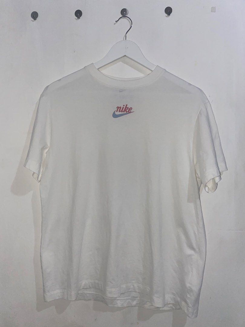 Nike Shirt (Category: Tshirts & Polo Shirts ) located in Dipolog. Submitted by urtoyandshirts (Listing ID 1469633024, Image 1). Description: 22x26 Size Large on tag Complete Tag and Washtag 9.5/10 DISCLAIMER: All Items are thrifted manage your expectation.
