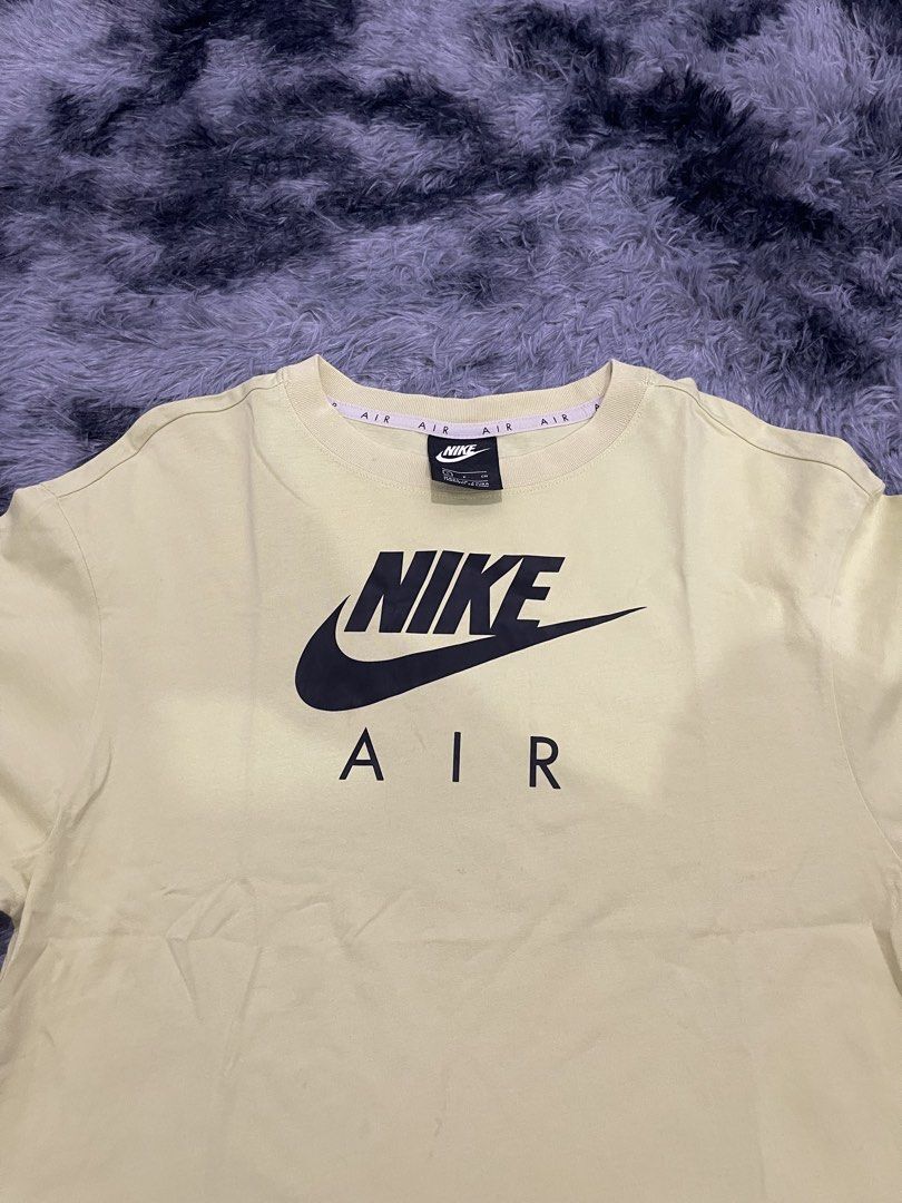 Nike shirt (Category: Formal Shirts) located in San Jacinto. Submitted by clothcartelph (Listing ID 1469653438, Image 2). Description: Nike Size: small Dimes: 20/25 Condition: good condition Color rate: 8.7/10 Washable stain .