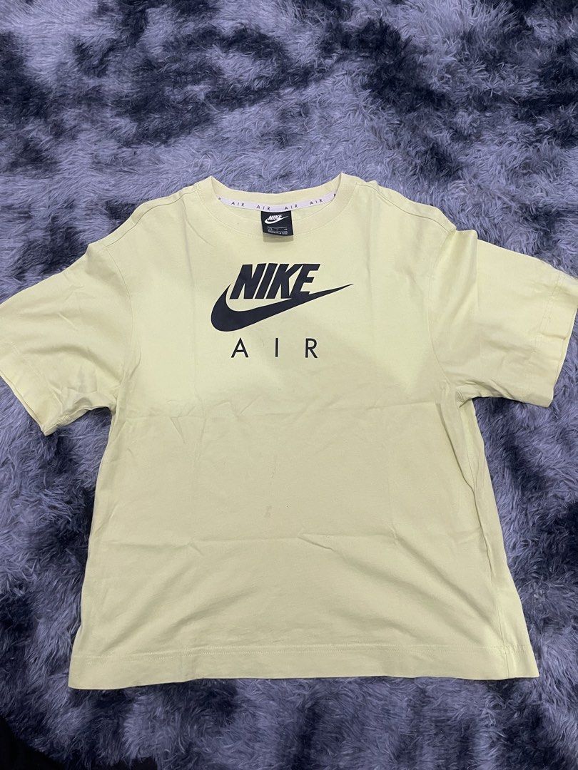 Nike shirt (Category: Formal Shirts) located in San Jacinto. Submitted by clothcartelph (Listing ID 1469653438, Image 1). Description: Nike Size: small Dimes: 20/25 Condition: good condition Color rate: 8.7/10 Washable stain .
