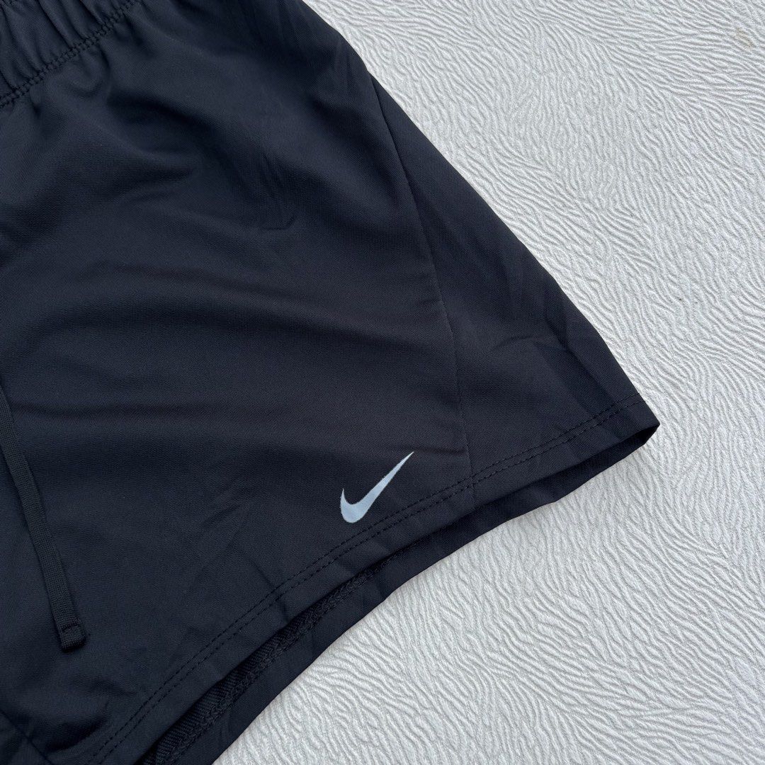 Nike Short (Category: Shorts) located in Baybay. Submitted by thrift.ed2023 (Listing ID 1469627534, Image 2). Description: Nike Short 28” to 32” Waistline 14” Length No Issue Need Wash Good as New .