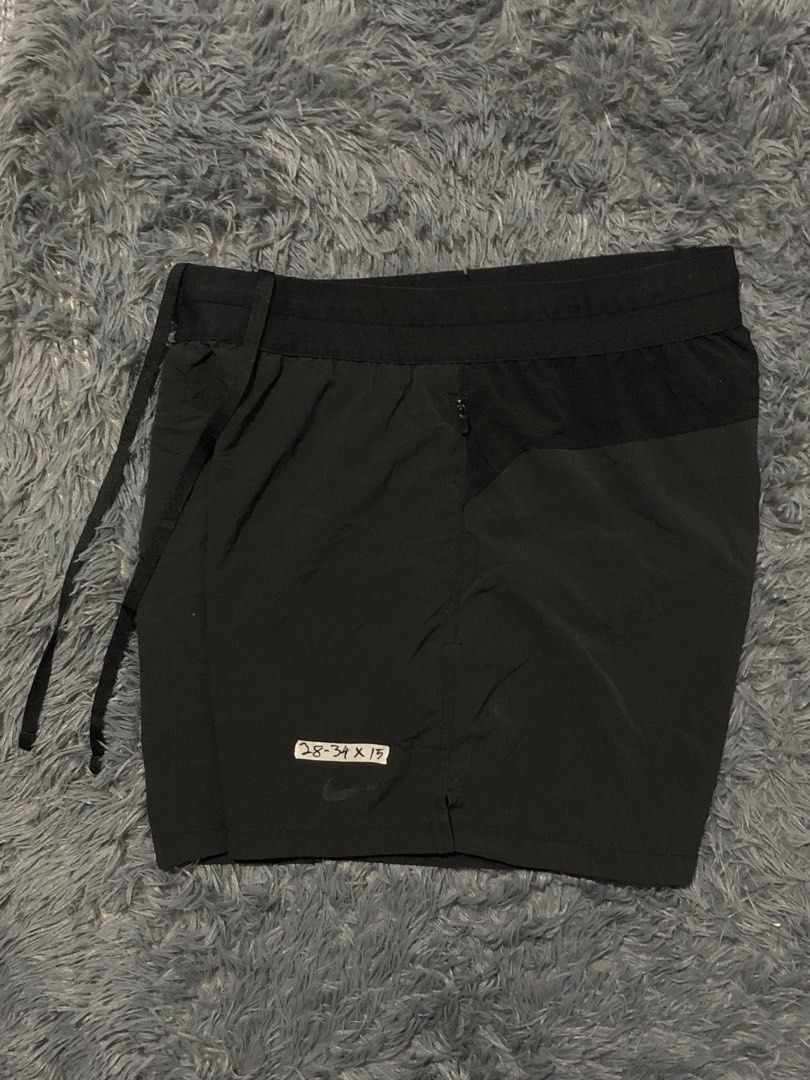 Nike Short (Category: Shorts) located in Manila. Submitted by raremountain00 (Listing ID 1469751029, Image 1). Description: Authentic Excellent condition No issue.