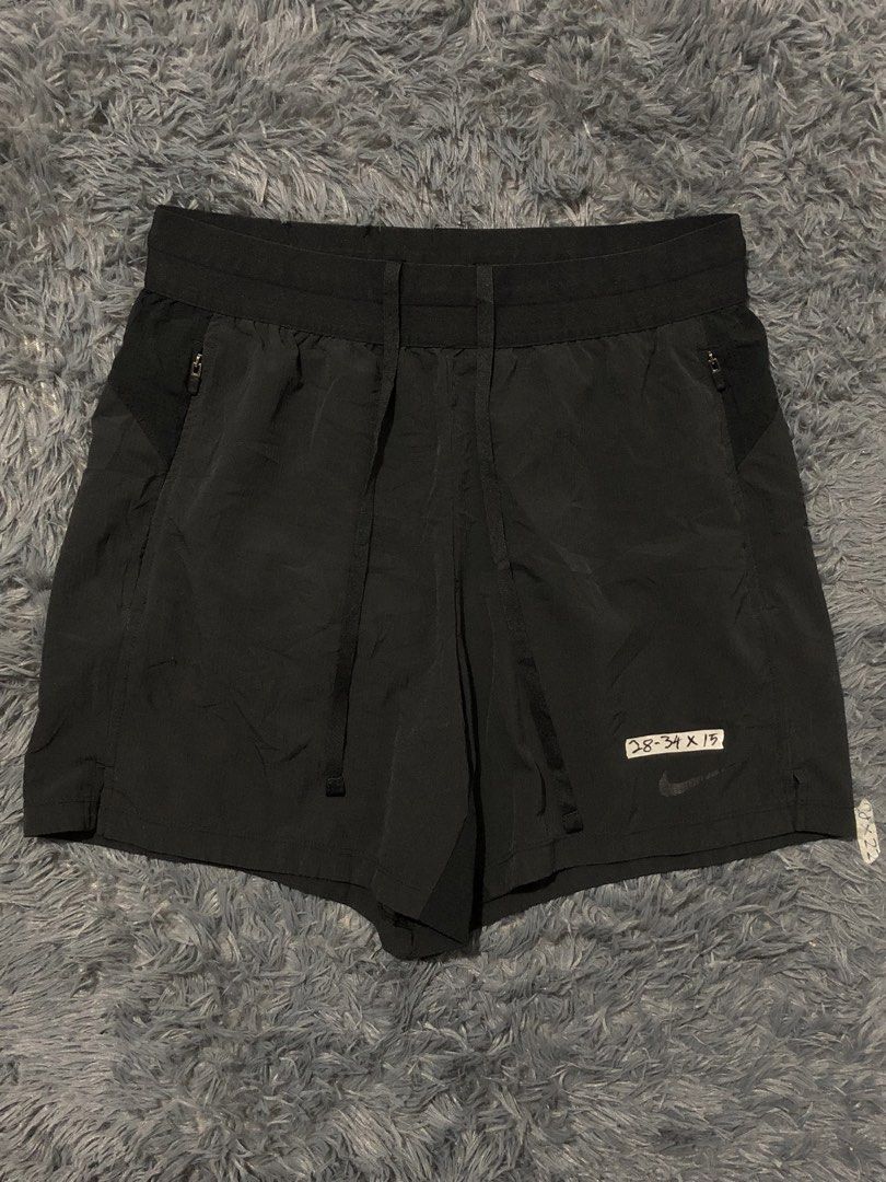 Nike Short (Category: Shorts) located in Manila. Submitted by raremountain00 (Listing ID 1469751029, Image 2). Description: Authentic Excellent condition No issue.