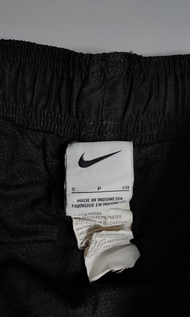 Nike Shorts (Category: Shorts) located in Bolinao. Submitted by tokiya. (Listing ID 1469611369, Image 3). Description: Nike Size 30x18 Excellent Condition No Issue.