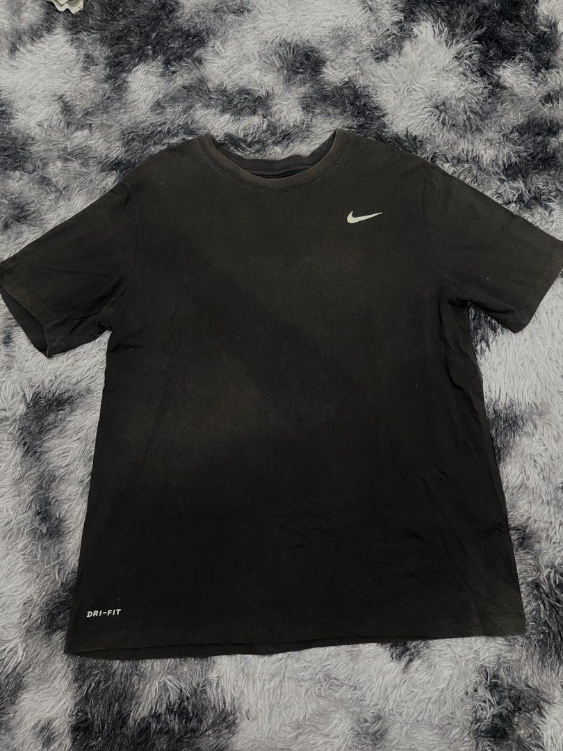 Nike side swoosh (Category: Formal Shirts) located in San Jacinto. Submitted by clothcartelph (Listing ID 1469655251, Image 2). Description: Nike Size: 2xl Dimes: 21/29 Condition: good condition Color rate: 8.7/10.