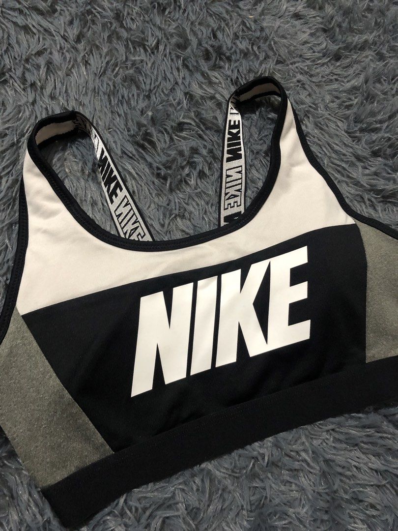 Nike Sports Bra (Category: Activewear) located in Manila. Submitted by raremountain00 (Listing ID 1469751890, Image 2). Description: Authentic Excellent condition No issue.