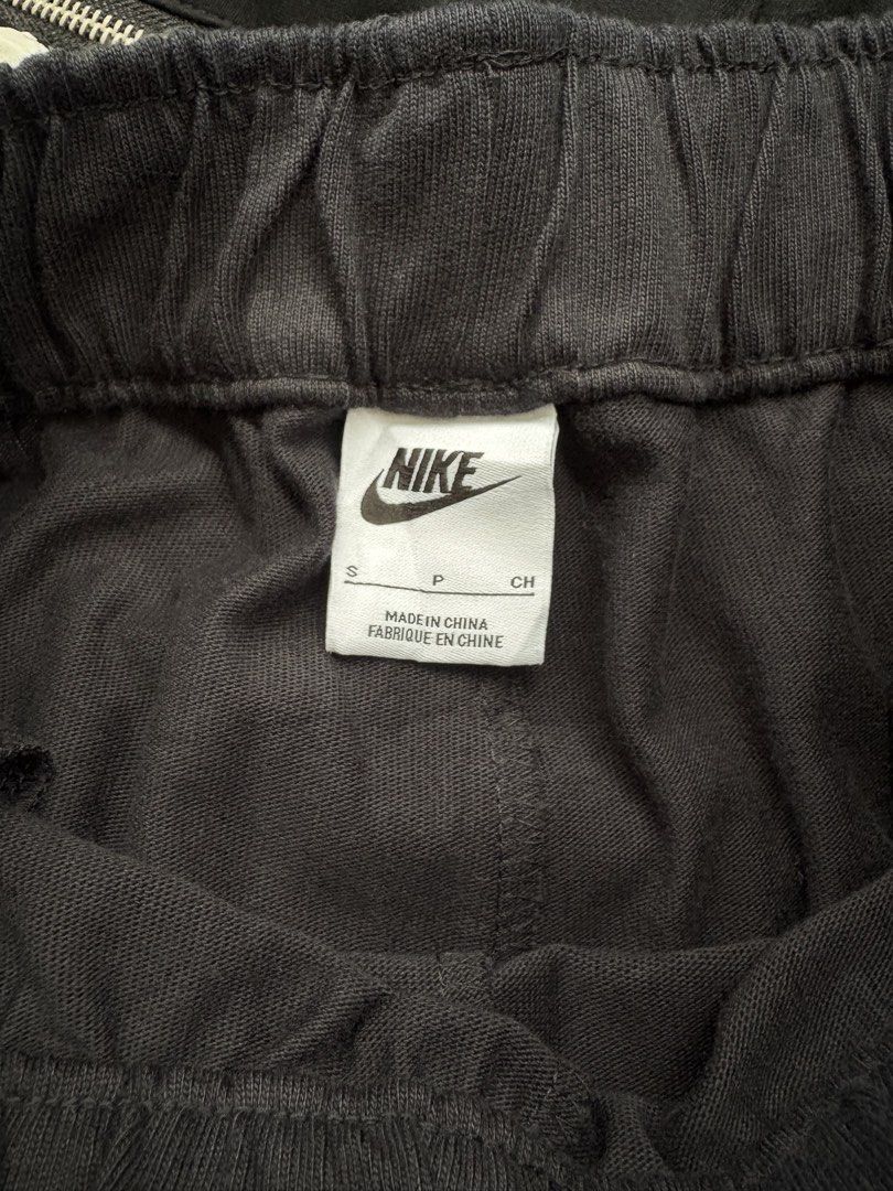 Nike Sportswear Shorts (Category: Shorts) located in Tacurong. Submitted by kmthrift19 (Listing ID 1469691739, Image 3). Description: Waistline: 26.5-33 inches Length: 16.5 inches Leg opening: 25.5 inches.