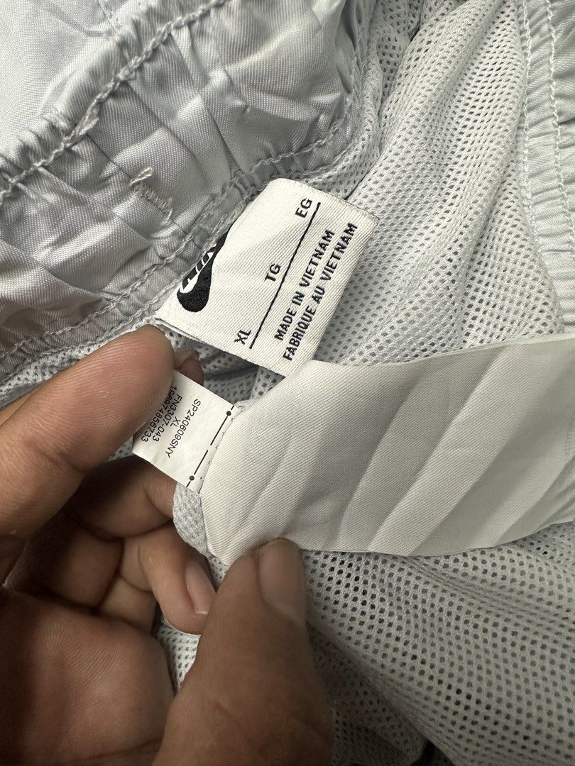 Nike Sportswear Woven (Category: Shorts) located in Bacolod City. Submitted by 2k.archives (Listing ID 1469695559, Image 3). Description: Authentic Good Asnew Need Wash Size XL.