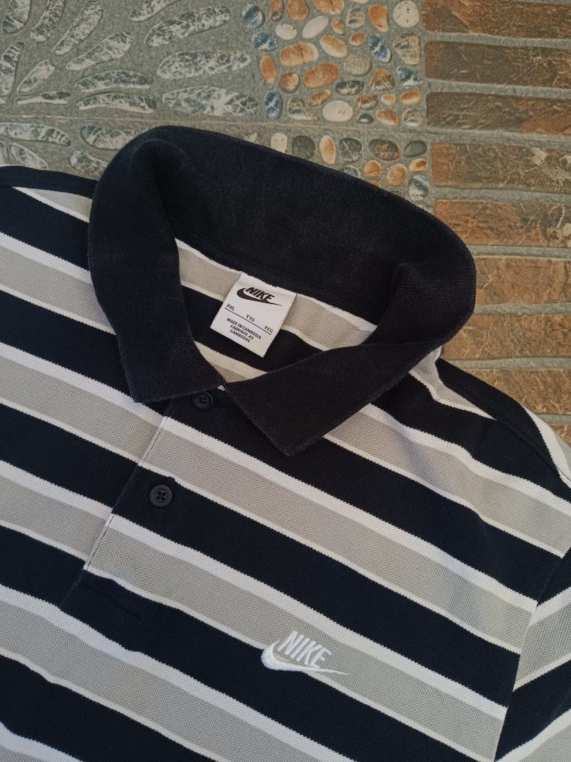 NIKE STRIPES SIDE LOGO POLO SHIRT (Category: Tshirts & Polo Shirts ) located in Bulacan. Submitted by moybilog (Listing ID 1469661733, Image 2). Description: .