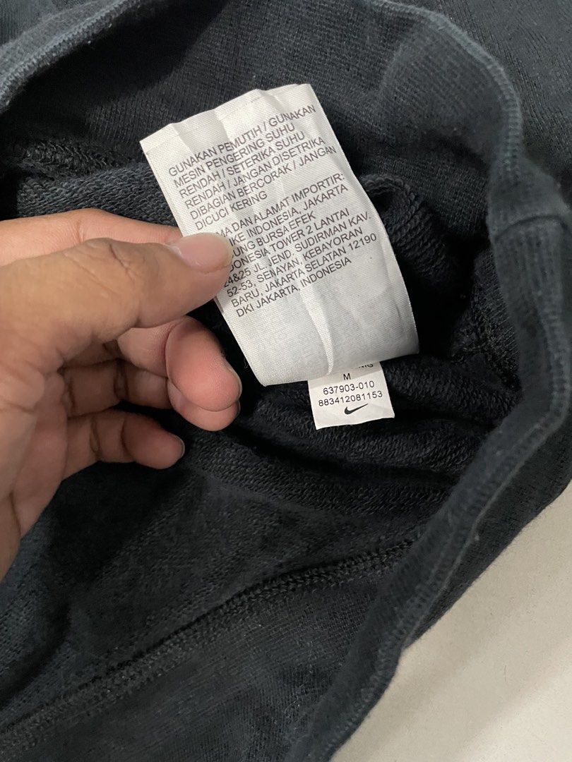 nike sweater (Category: Tshirts & Polo Shirts ) located in Caloocan City. Submitted by ejay_3 (Listing ID 1469676421, Image 3). Description: .