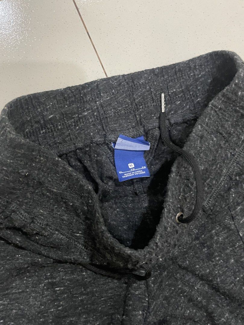 Nike sweatpants (Category: Joggers) located in San Jacinto. Submitted by clothcartelph (Listing ID 1469629465, Image 3). Description: Size: XL Width: 28-34 Length: 39 Leg hole: 6.5 Issue: ~ Color rate: 9.2/10.