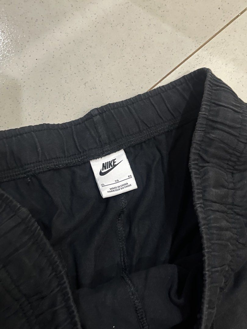 Nike sweatpants (Category: Joggers) located in San Jacinto. Submitted by clothcartelph (Listing ID 1469629727, Image 3). Description: Size: XL Width: 32-38 Length: 39 Leg hole: 6 Issue: ~ Color rate: 8.8/10 .