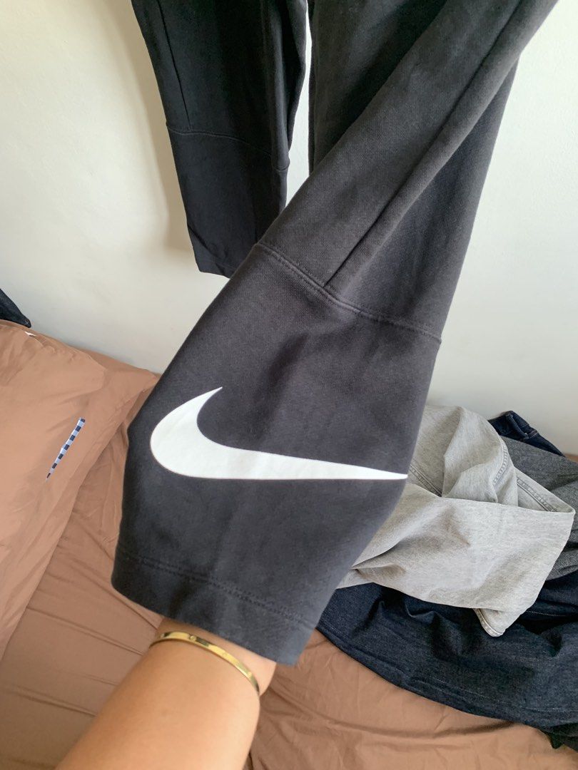 Nike Sweatpants biglogo (Category: Joggers) located in Tanauan. Submitted by ohnemiguel69 (Listing ID 1469716881, Image 2). Description: Nike Sweatpants Biglogo Large on tag Washed Already W- 30-32 L- 35 ₱600 📍TANAUAN CITY BATANGAS📍.