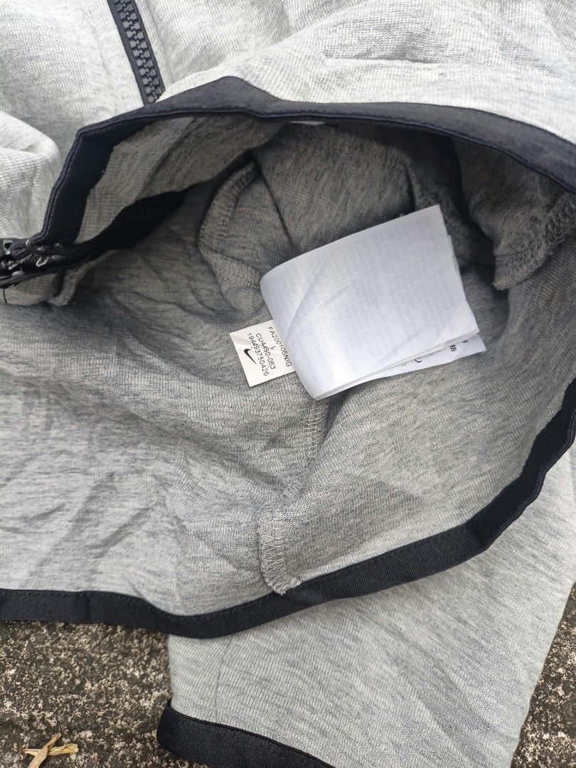 Nike tech fleece (Category: Coats, Jackets and Outerwear) located in Kidapawan. Submitted by alegadofra82754 (Listing ID 1469662145, Image 3). Description: .