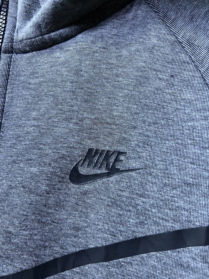 Nike tech fleece (Category: Hoodies) located in Balamban. Submitted by jersey033 (Listing ID 1469699249, Image 2). Description: Excellent condition Issue lints 26/22 dimes .