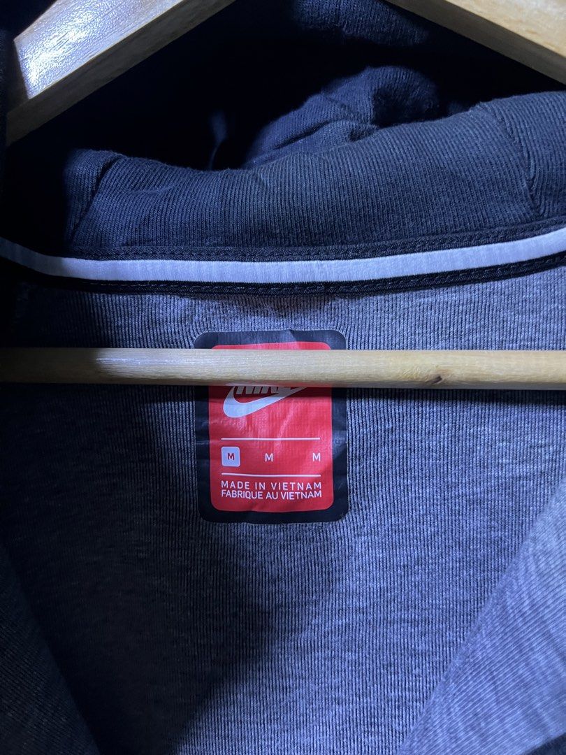 Nike tech fleece (Category: Hoodies) located in Balamban. Submitted by jersey033 (Listing ID 1469699249, Image 3). Description: Excellent condition Issue lints 26/22 dimes .