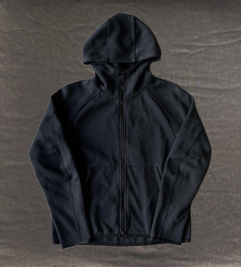 Nike Tech Fleece (Category: Coats, Jackets and Outerwear) located in Lantapan. Submitted by thriftsylz (Listing ID 1469753891, Image 1). Description: Super good condi No issue M on Tag W:21 L:26 .