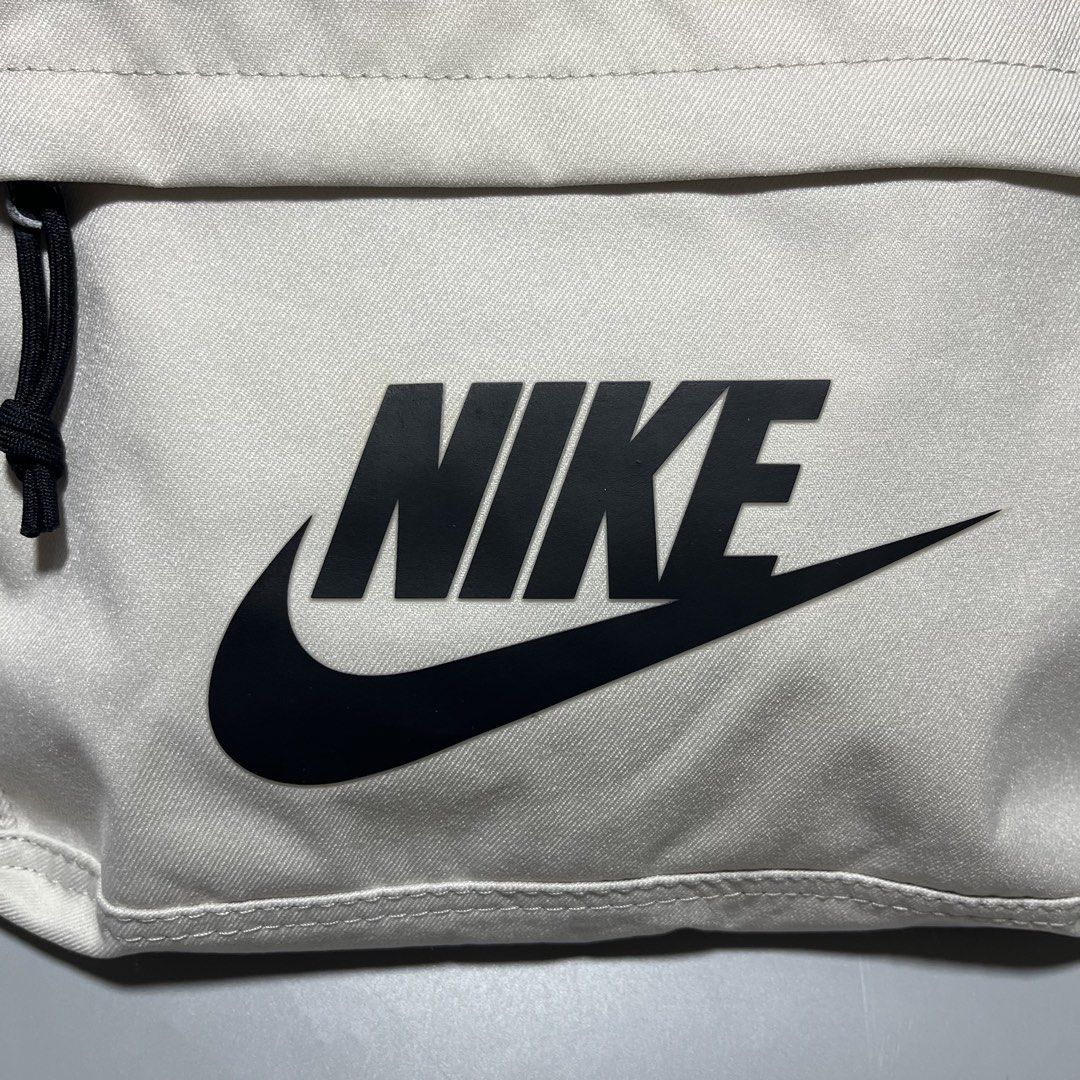 Nike Tech Hip Pack (Category: Belt bags, Clutches and Pouches) located in Bacolod City. Submitted by marmanj (Listing ID 1469584664, Image 2). Description: Nike Tech Hip Pack •Original •Good as new •No flaws a 10-liter unisex utility bag featuring a grey and white colorway, durable 100% polyester canvas construction, and multiple zip pockets for storage 🏷️Price: ₱750 📌Location: Bacolod City Negros Occidetal ‼️Disclaimer: We are not affiliated w