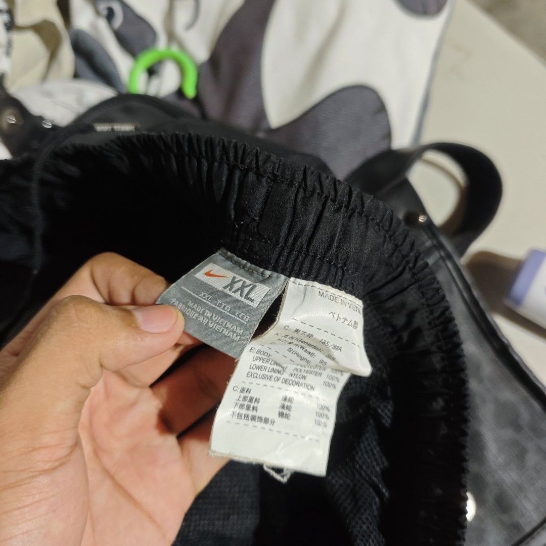 Nike Trackpants (Category: Joggers) located in Dagupan City. Submitted by johnny.flips (Listing ID 1469708904, Image 2). Description: 34-40W 42.5L issue check pictures.