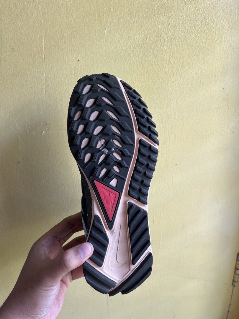 Nike trail shoes (Category: Sneakers) located in Manila. Submitted by charlespan60495 (Listing ID 1469625179, Image 2). Description: No issues All in great condition Nike black euro 40 Nike green euro 38.