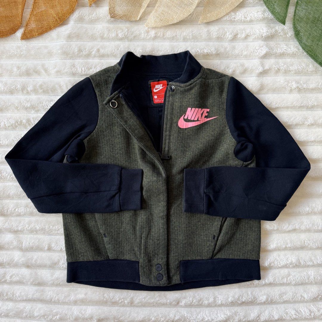 Nike varsity jacket 8 yrs old (Category: Babies & Kids Fashion) located in La Trinidad. Submitted by true_kidsclothing (Listing ID 1469706031, Image 2). Description: .