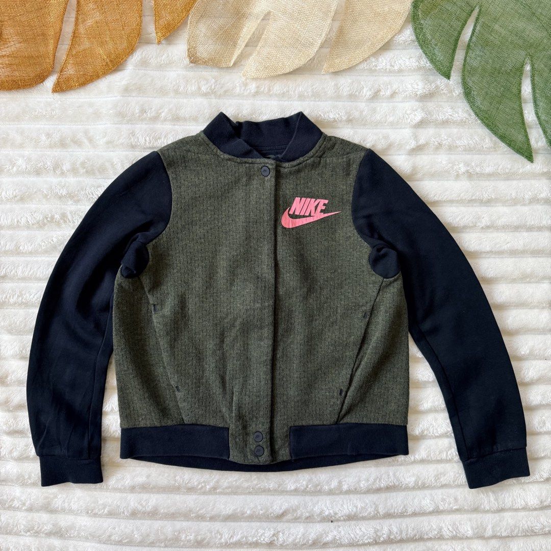 Nike varsity jacket 8 yrs old (Category: Babies & Kids Fashion) located in La Trinidad. Submitted by true_kidsclothing (Listing ID 1469706031, Image 1). Description: .
