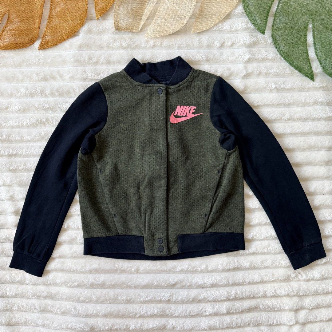 Nike varsity jacket 8 yrs old (Category: Babies & Kids Fashion) located in La Trinidad. Submitted by true_kidsclothing (Listing ID 1469706031, Image 3). Description: .