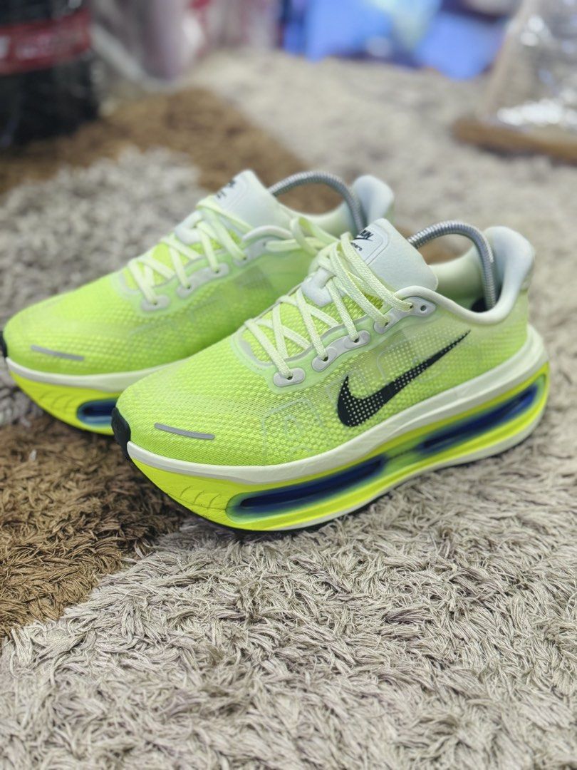 NIKE VOMERO PREMIUM VOLT (Category: Sneakers) located in Manila. Submitted by visvim24 (Listing ID 1469626904, Image 1). Description: sz 8 complete with box 20km mileage.