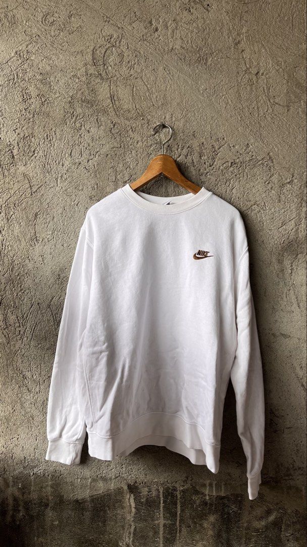 Nike White Brown Logo Embroidered Sweatshirt (Category: Coats, Jackets and Outerwear) located in Cabuyao City. Submitted by bulandos (Listing ID 1469581113, Image 1). Description: - Brand: Nike - Style: Crewneck sweatshirt with embroidered brown logo (Tag: BV2662-100) - Size: Large - Color: White - Material: 80% Cotton, 20% Polyester with cozy fleece interior lining - Origin: Made in Jordan - Fit: Classic fit, perfect for casual outfits.