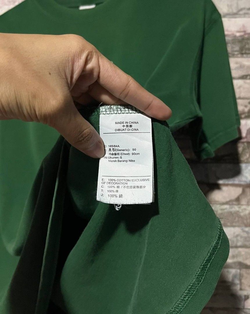 NIKE x STUSSY TEE (Category: Tshirts & Polo Shirts ) located in Caloocan City. Submitted by wewearworn (Listing ID 1469614720, Image 3). Description: Medium Best Fit 19.5 x 26 Excellent No major issues 9/10 Color Rate.