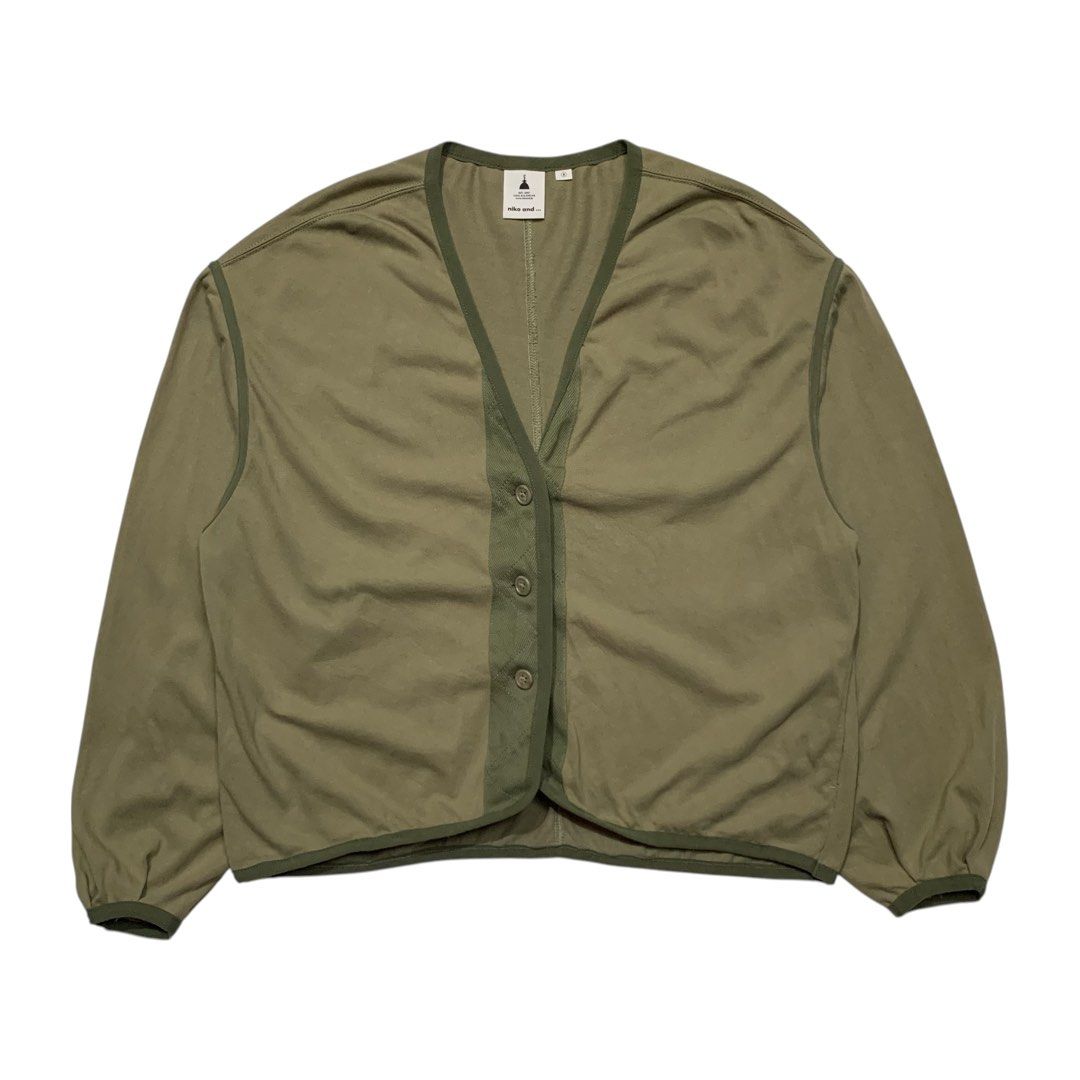 Niko and… Japan Buttondown Cardigan (Category: Coats, Jackets and Outerwear) located in Baguio. Submitted by thesecretshop_ph (Listing ID 1469664708, Image 1). Description: Size: 4 (Large) Lenght: 24” Width: 22” Issue: -.