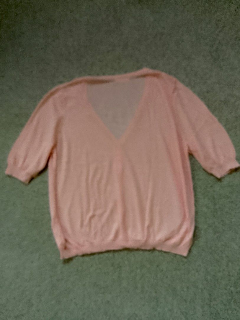 No Name Women's Top (Category: Blouses) located in Cabadbaran. Submitted by ztsfinds (Listing ID 1469602445, Image 2). Description: -This is curated ukay clothes, already washed. -Color may vary due to lighting. -Size:Large can fit up to Xl -Stretchy fabric -Length: 55.5 cm -Width laid flat: 54 cm -Color: Peach/Pink.