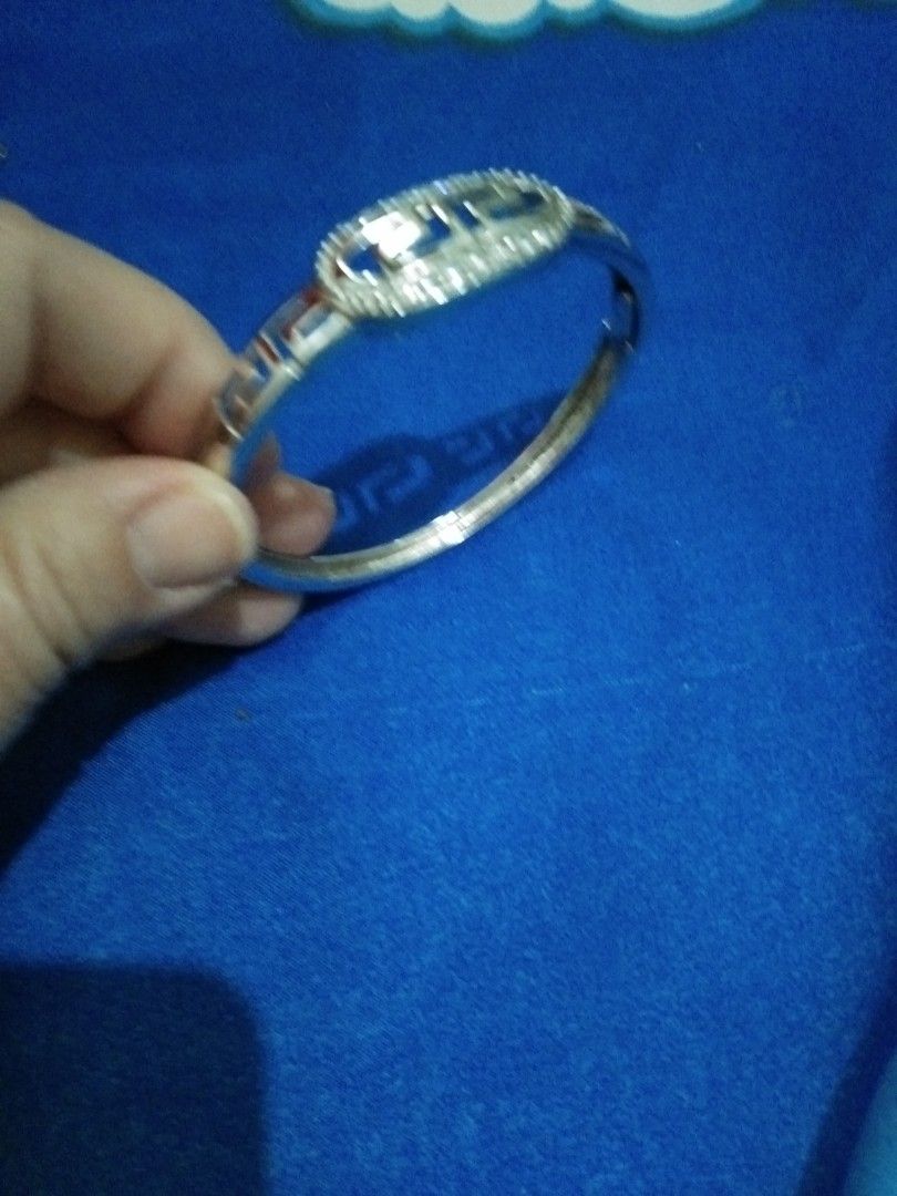 Non tarnish thick bangle (Category: Bracelets) located in Quezon City. Submitted by eidorableshop (Listing ID 1469710310, Image 3). Description: .