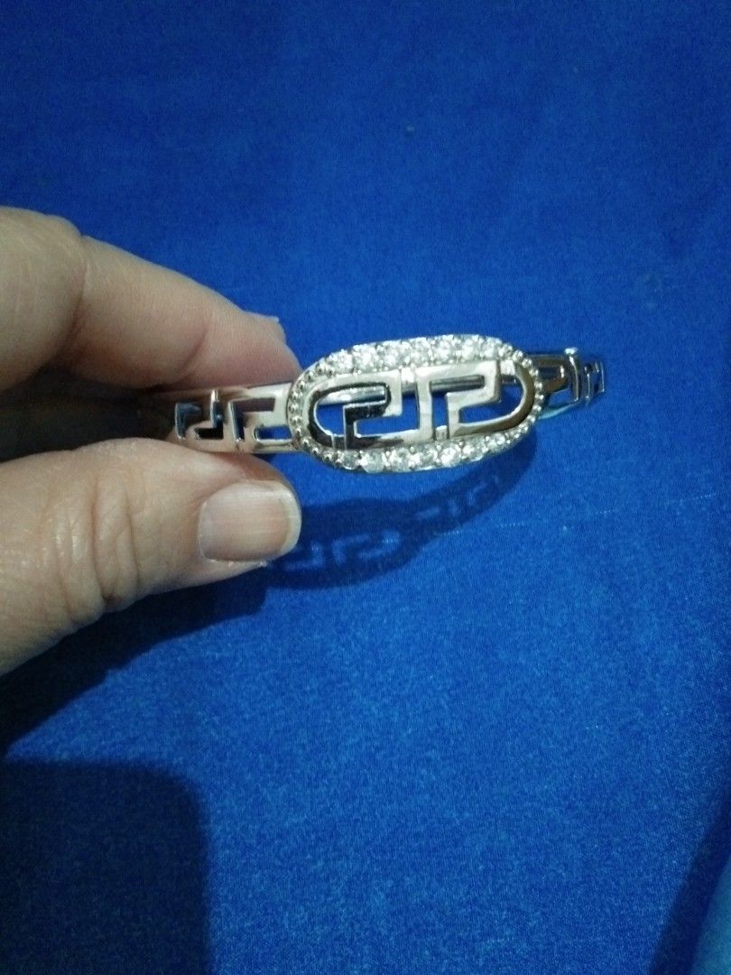 Non tarnish thick bangle (Category: Bracelets) located in Quezon City. Submitted by eidorableshop (Listing ID 1469710310, Image 1). Description: .