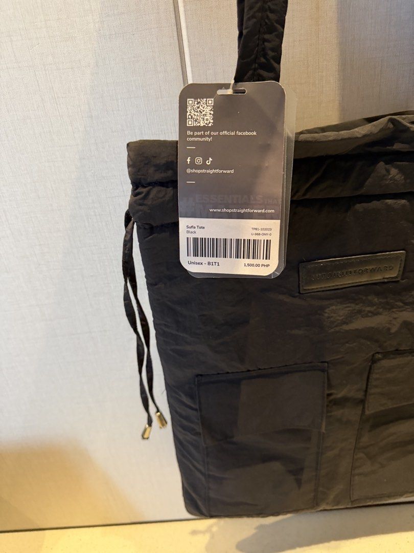 SALE Straightforward BLACK Sufla Tote (Category: Tote Bags) located in Quezon City. Submitted by k_ly45 (Listing ID 1469630936, Image 3). Description: * ORIGINAL PRICE: 1500 PHP * NEVER USER, STORED ONLY 𝗪𝗵𝘆 𝗱𝗶𝗱 𝘄𝗲 𝘂𝘀𝗲 𝗗𝗿𝘆𝗧𝗲𝗰𝗵 𝗳𝗮𝗯𝗿𝗶𝗰? Our DryTech fabric is durable, lightweight, and water-resistant Perfect for the changing seasons and ideal for outdoor activities. 𝗪𝗵𝘆 𝗱𝗶𝗱 𝘄𝗲 𝗱𝗲𝘀𝗶𝗴𝗻 𝘁𝗵𝗶𝘀? From its portrait 