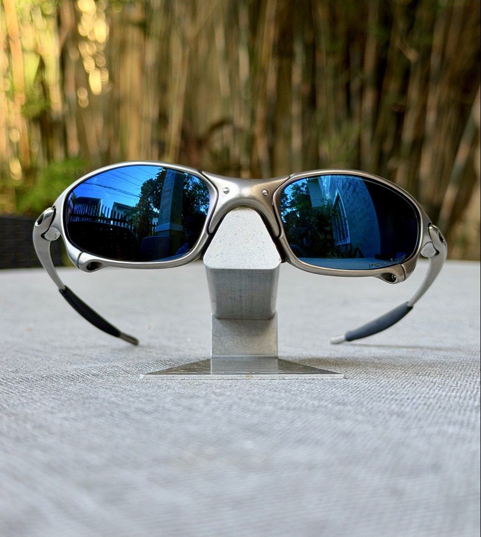 Oakley Juliet Original Ice (Category: Sunglasses & Eyewear) located in Bacoor. Submitted by cjton (Listing ID 1469644665, Image 2). Description: Oakley Juliet Plasma / Ice iridium All original Frame: malinis, sku serial Lens: installed original ice iridium polarized , very minimal marks . Coupler: tight Rubbers: very good all original comes with Juliet Box, coin , pouch and paper. good as no label. see pics. Emerald lens with peel on the edges (b