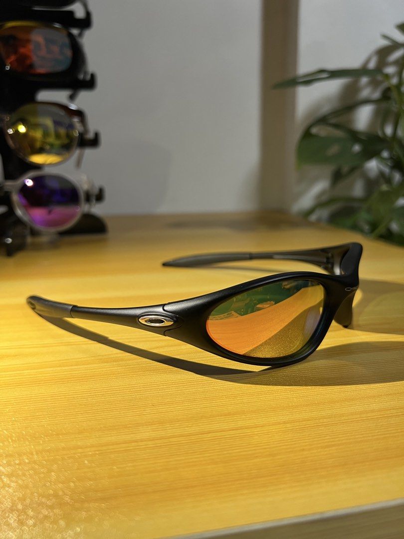 Oakley Minute (Category: Sunglasses & Eyewear) located in Manila. Submitted by vaultoptics (Listing ID 1469625098, Image 3). Description: Unit only.