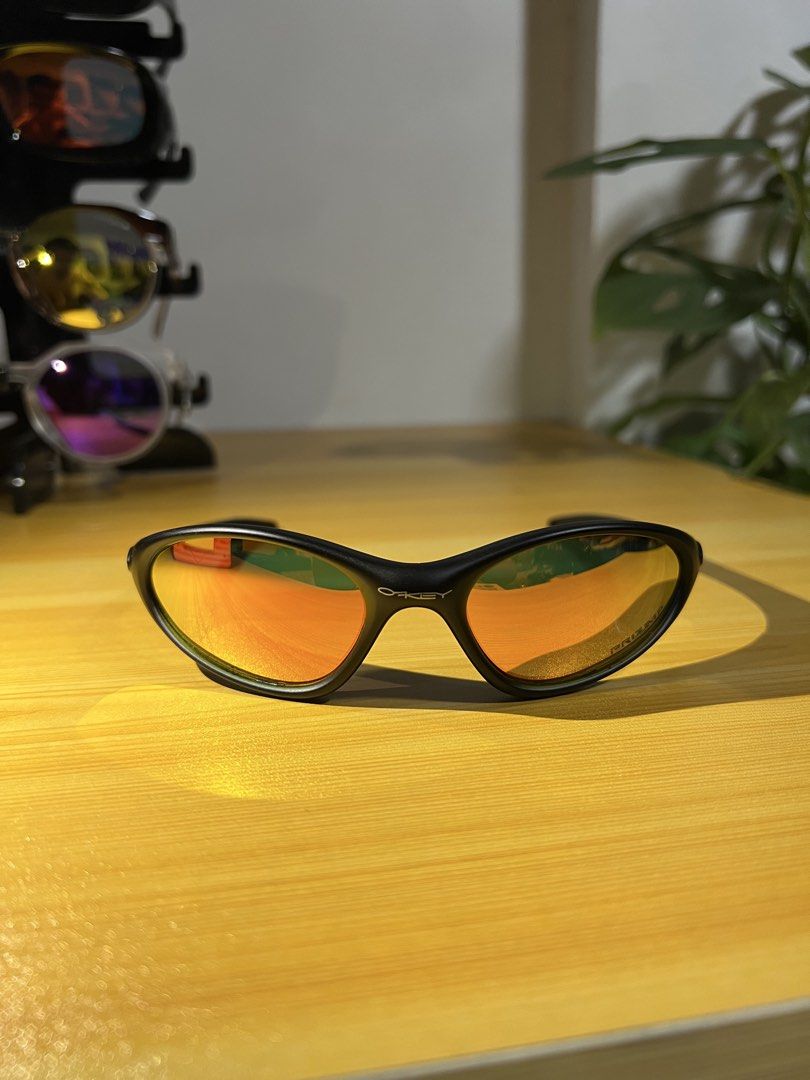 Oakley Minute (Category: Sunglasses & Eyewear) located in Manila. Submitted by vaultoptics (Listing ID 1469625098, Image 2). Description: Unit only.