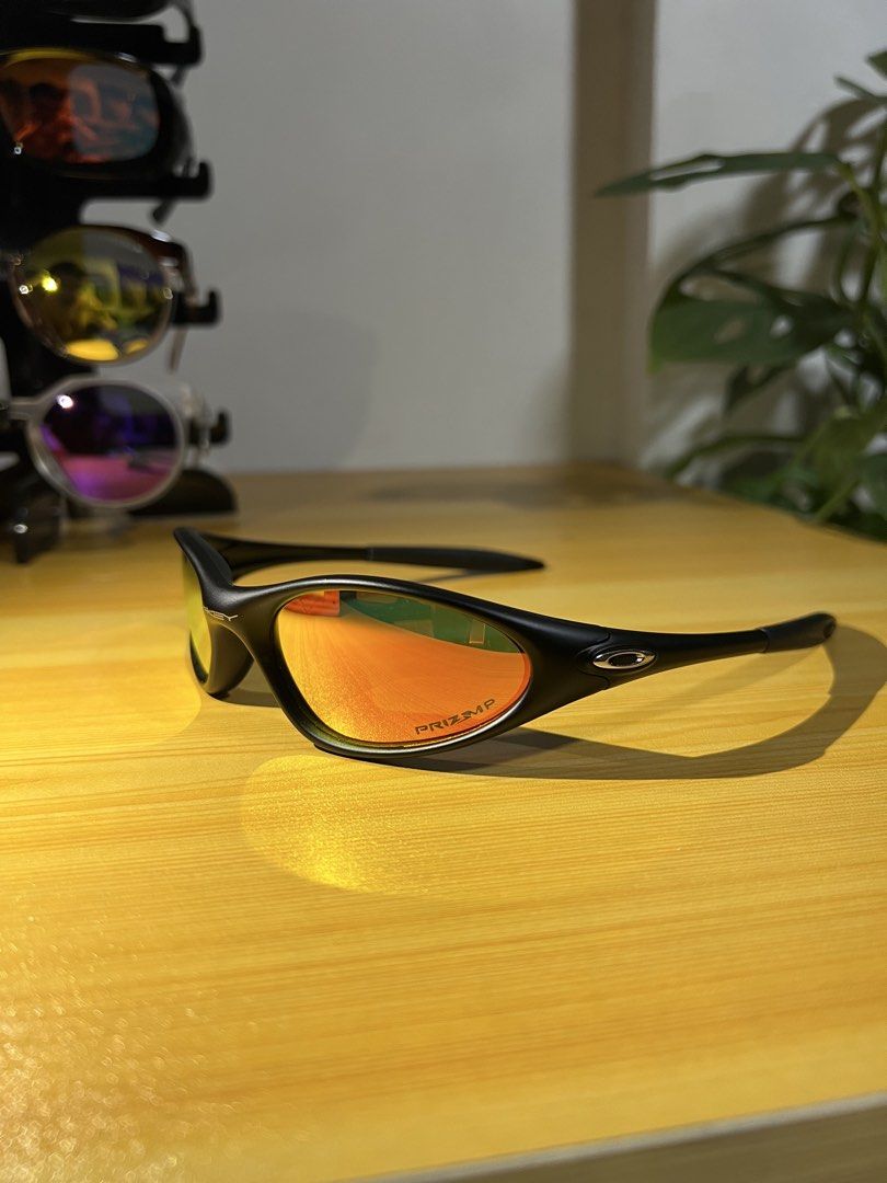 Oakley Minute (Category: Sunglasses & Eyewear) located in Manila. Submitted by vaultoptics (Listing ID 1469625098, Image 1). Description: Unit only.