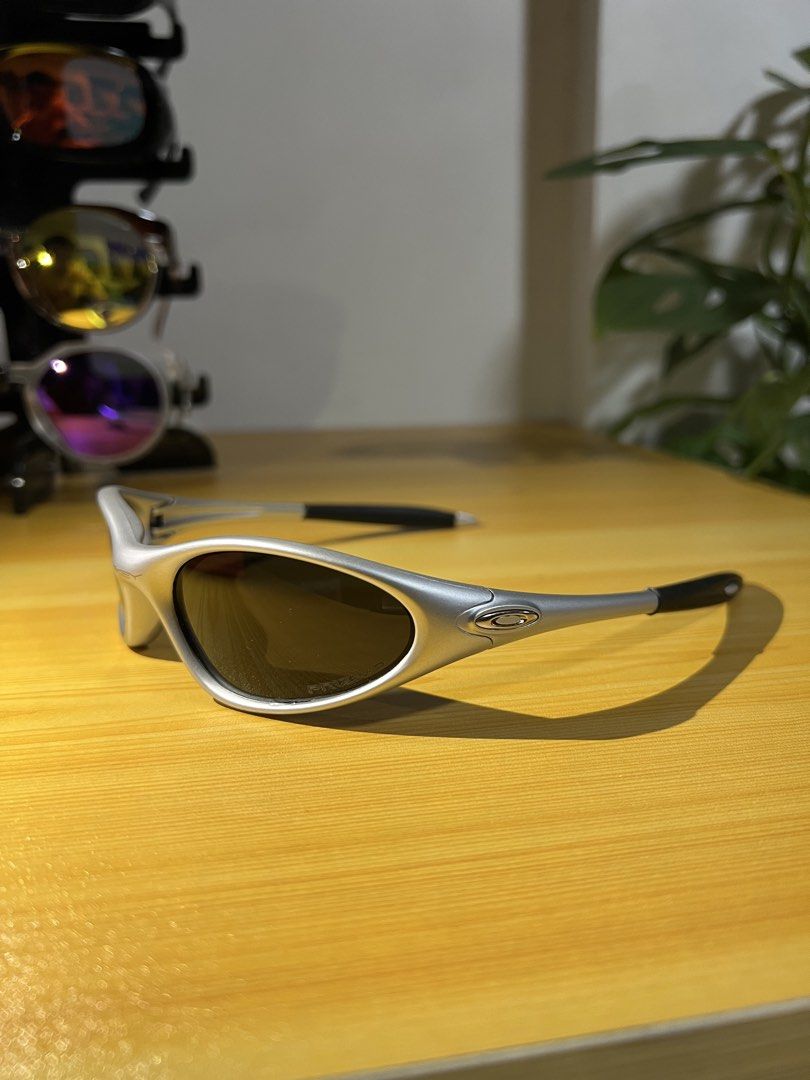 Oakley Minute (Category: Sunglasses & Eyewear) located in Manila. Submitted by vaultoptics (Listing ID 1469625219, Image 1). Description: Unit only.