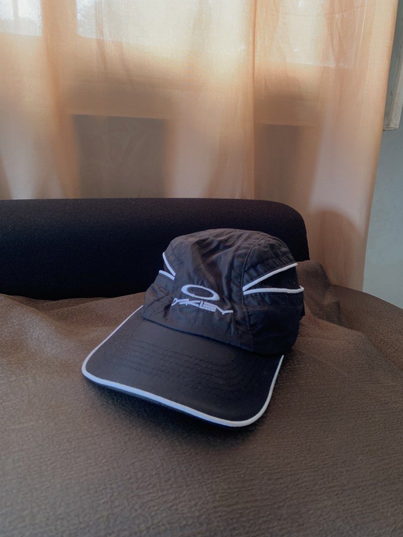 Oakley Nylon Cap (Category: Caps & Hats) located in Malinao. Submitted by nhlcrza (Listing ID 1469589065, Image 2). Description: Oakley Vintage?? Nylon Cap OSFA Pristine Condition.