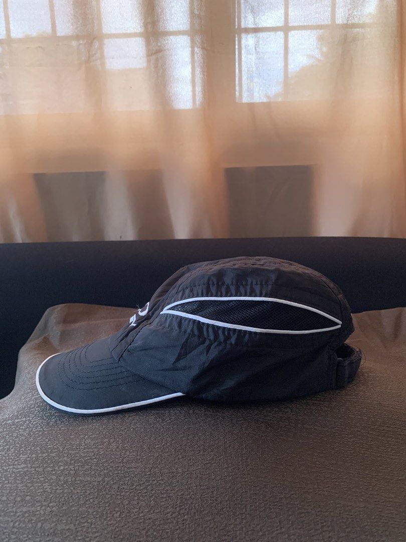 Oakley Nylon Cap (Category: Caps & Hats) located in Malinao. Submitted by nhlcrza (Listing ID 1469589065, Image 3). Description: Oakley Vintage?? Nylon Cap OSFA Pristine Condition.