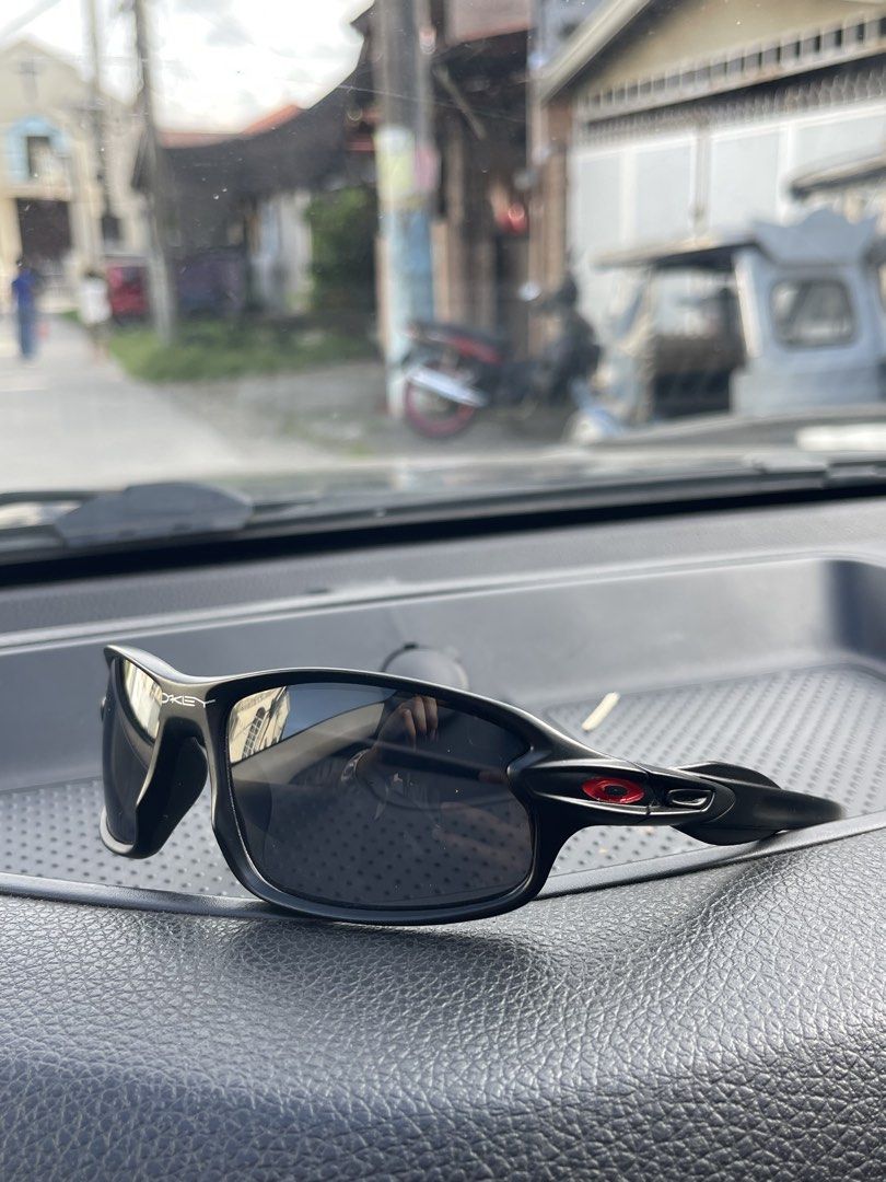 Oakley Shades (Category: Sunglasses & Eyewear) located in Pila. Submitted by forty10finds (Listing ID 1469726331, Image 2). Description: .