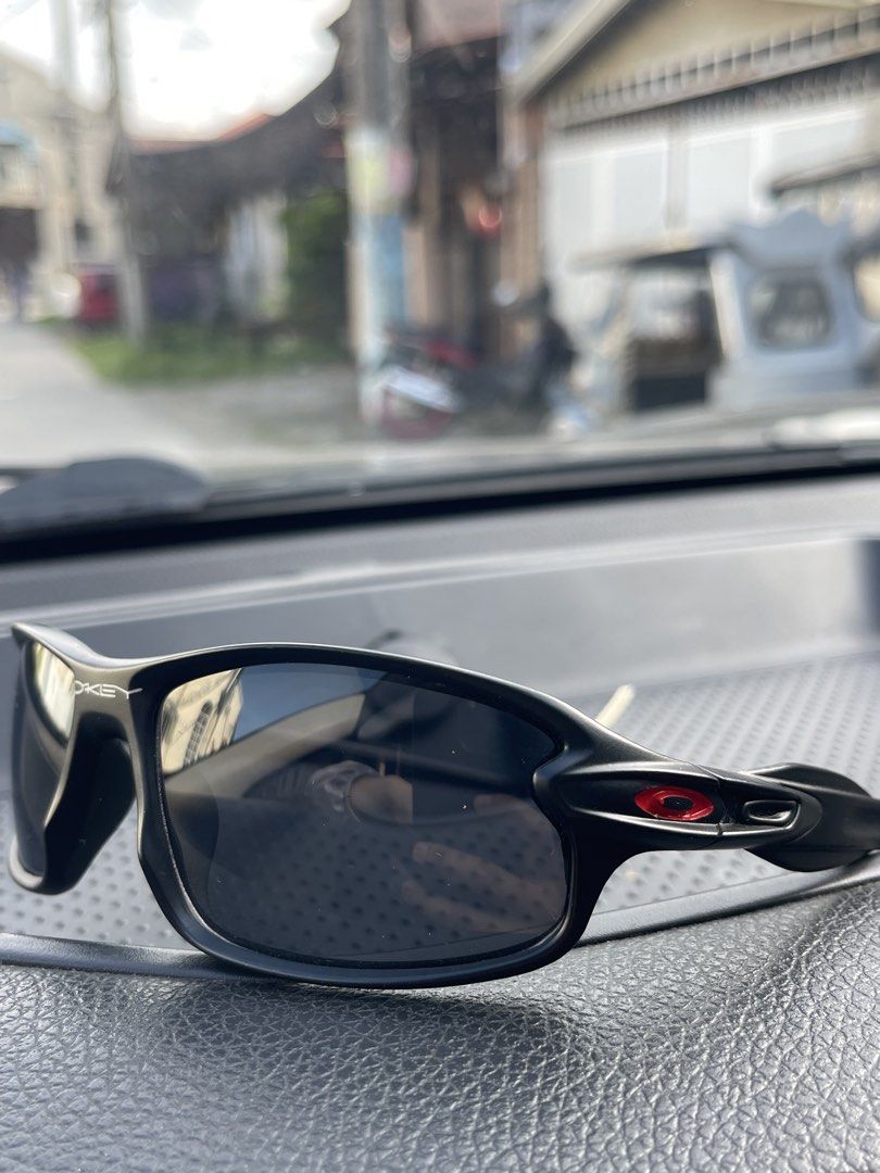 Oakley Shades (Category: Sunglasses & Eyewear) located in Pila. Submitted by forty10finds (Listing ID 1469726331, Image 3). Description: .
