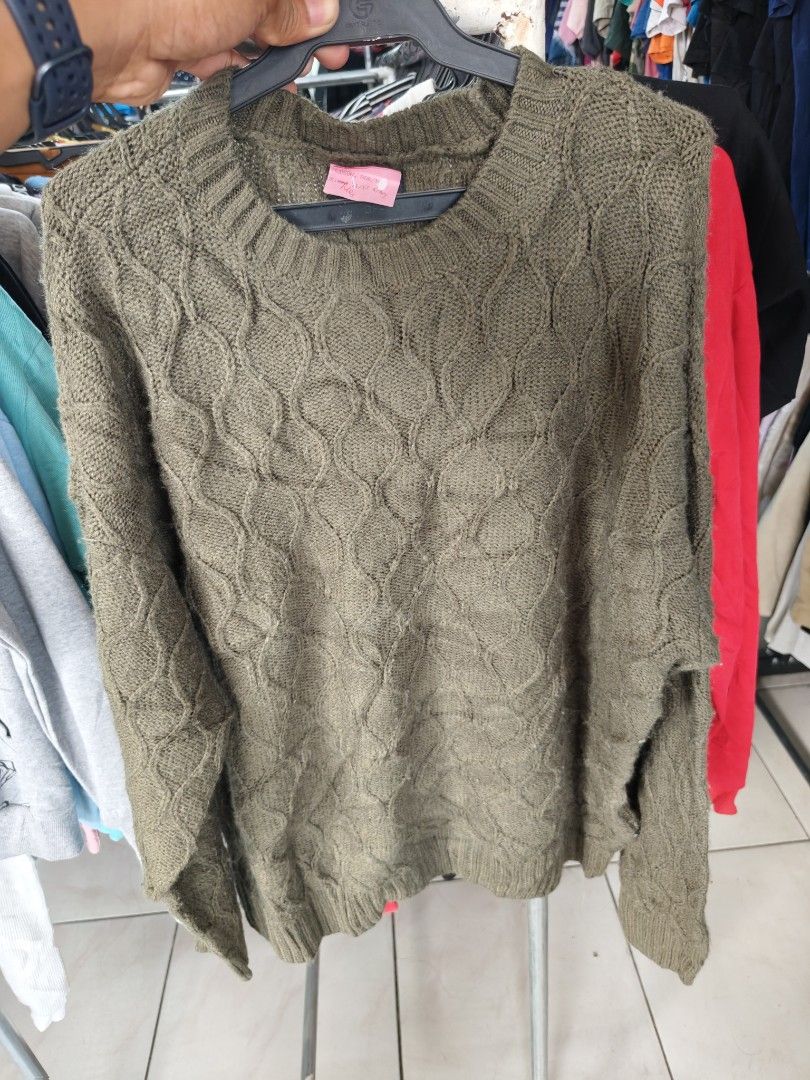Obey Worldwide Green Cable Knit Sweater Size M (Category: Longsleeves) located in Isulan. Submitted by jaysthrift (Listing ID 1469753321, Image 1). Description: - Brand/Model: Obey Worldwide Sweater - Color: Army Green - Size: Medium (M) - Material: 90% Acrylic, 10% Wool (Made in China) - Design: Classic crewneck with textured cable knit pattern - Features: Thick, warm construction with ribbed collar, cuffs, and hem.